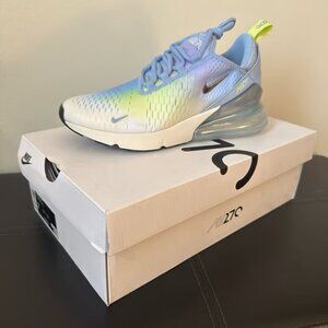 New In Box Women’s Nike AIR MAX 270 Size 7 Shoes Aluminum/Metallic Silver